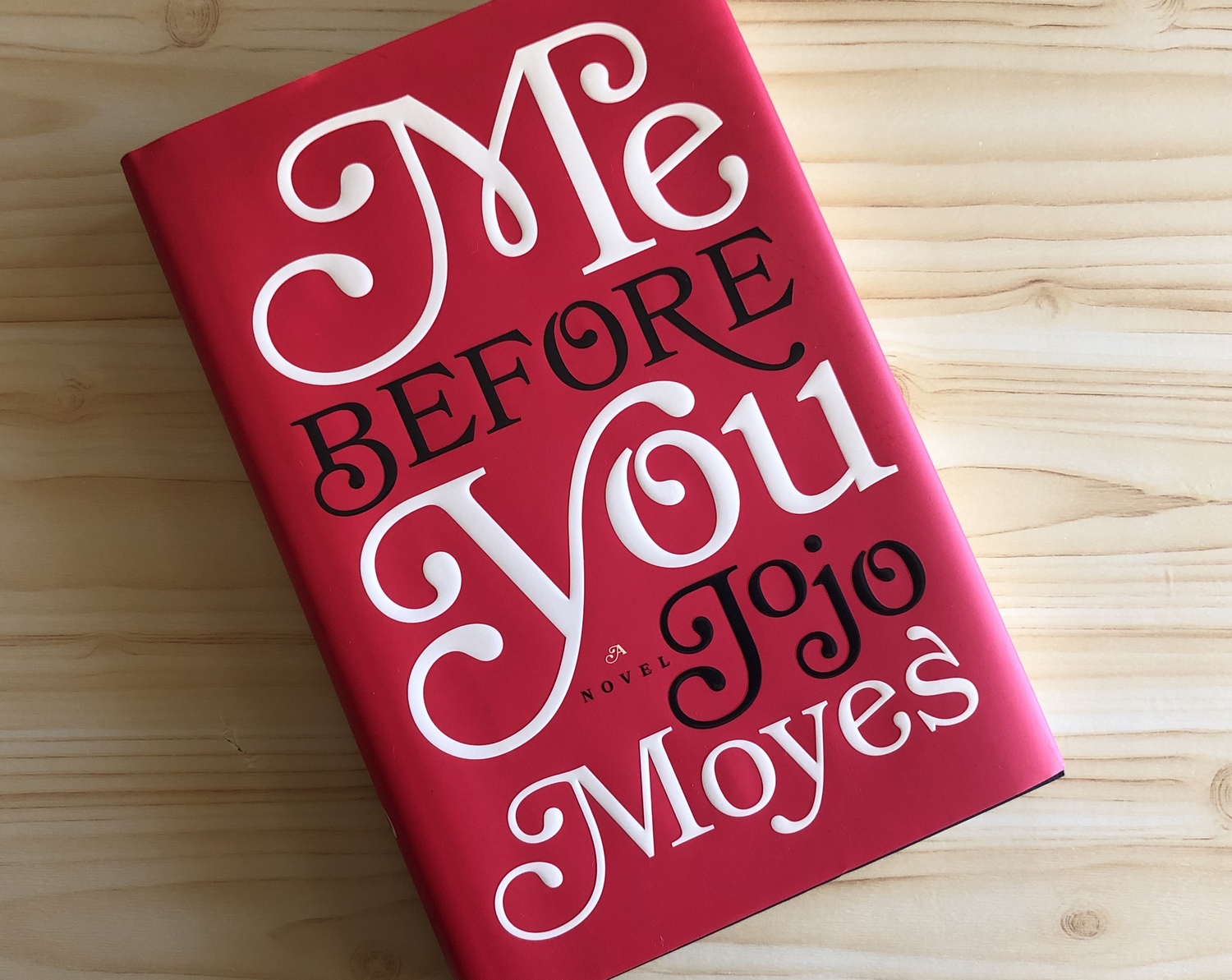 Foto do livro Me Before You, de Jojo Moyes ilustra postagem sobre o anúncio da adaptação cinematográfica do novo romance da autora, The GIver of Stars.