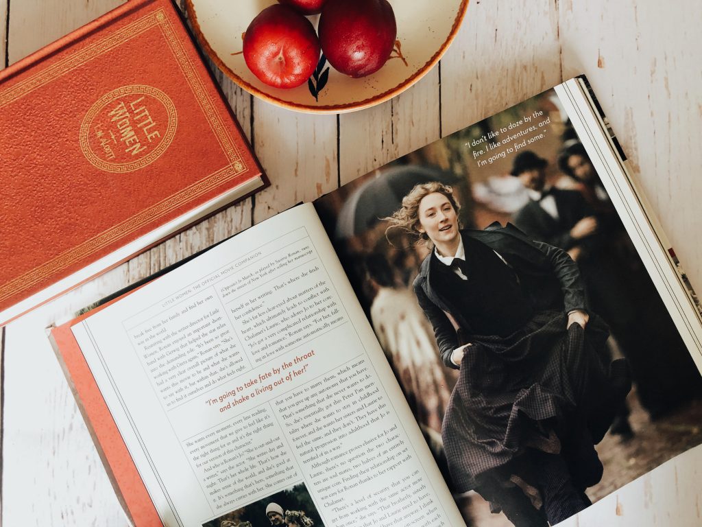 Foto do livro LITTLE WOMEN e do livro COMPANION TO LITTLE WOMEN.