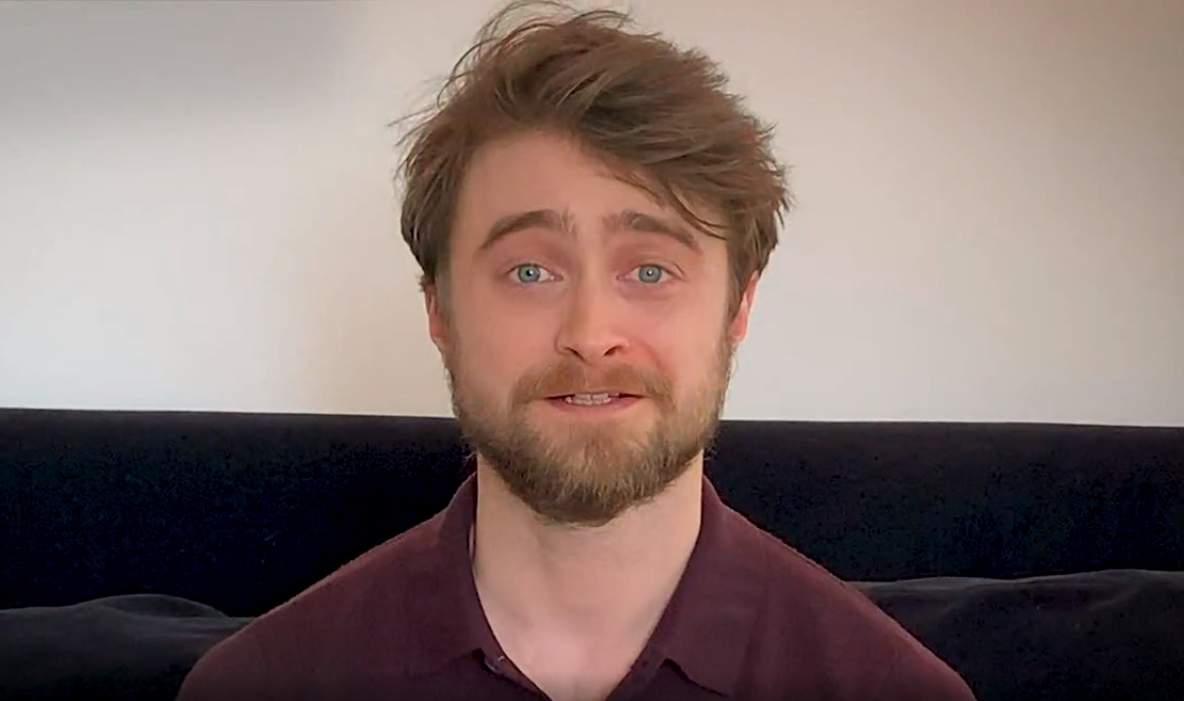 Daniel Radcliffe lê o primeiro capítulo de Harry Potter e a Pedra Filosofal - The Boy Who Lived.
