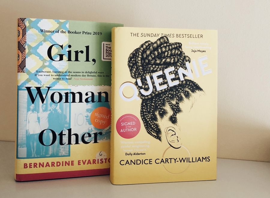 Foto dos livros Girl, Woman, Other de Bernardine Evaristo e Queenie de Candice Carty-Williams.